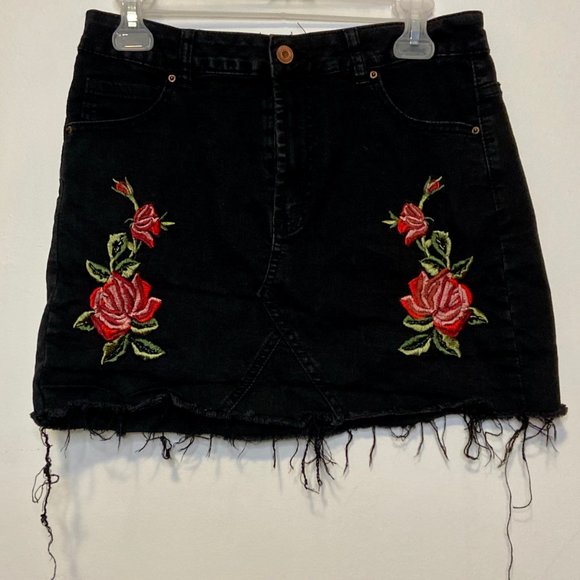 Black Denim Mini Skirt w/ Floral Embroidery - Picture 3 of 6